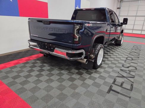 Used 2022 Chevrolet Silverado 2500 LT w/ Convenience Package image 19