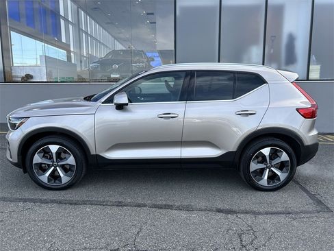 Certified 2023 Volvo XC40 B5 Plus w/ Climate Package image 5