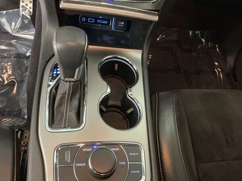 Used 2017 Jeep Grand Cherokee SRT AWD/4WD image 19