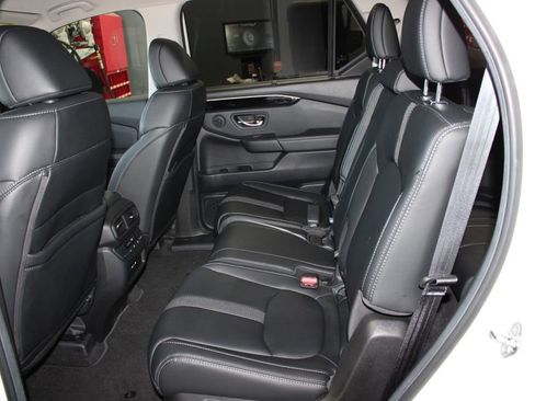 Used 2025 Honda Pilot EX-L image 17