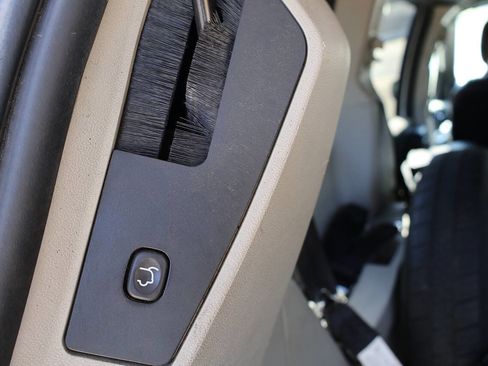 Used 2017 Dodge Grand Caravan SXT FWD image 8