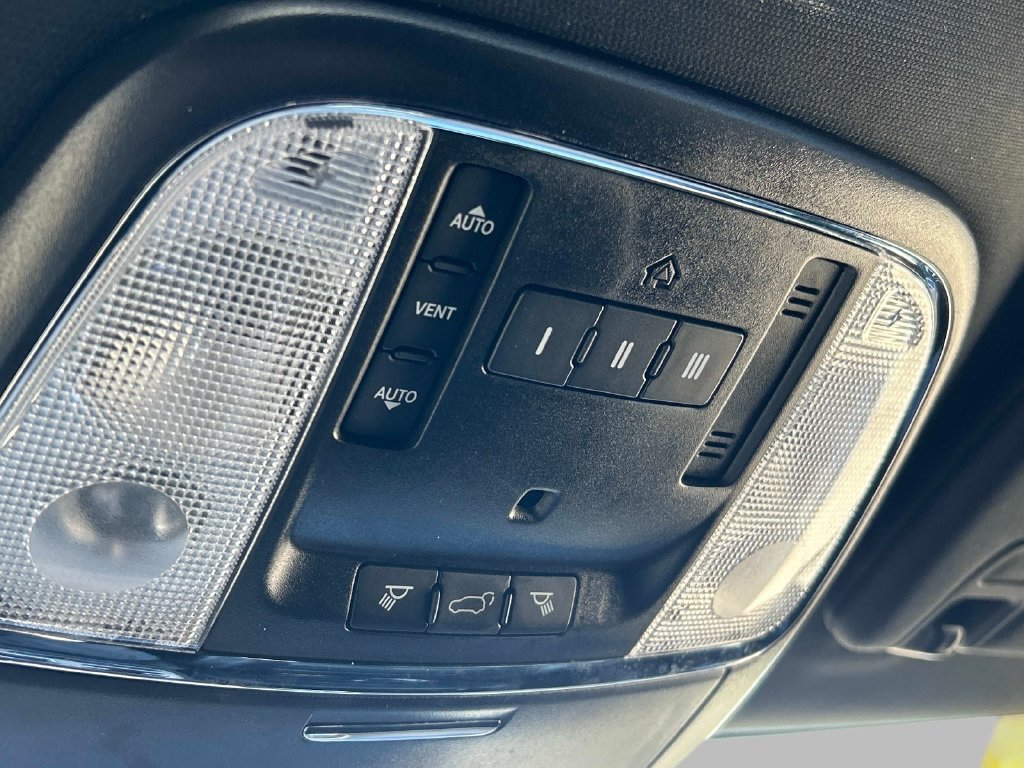 Used 2017 Jeep Grand Cherokee Limited AWD/4WD image 34