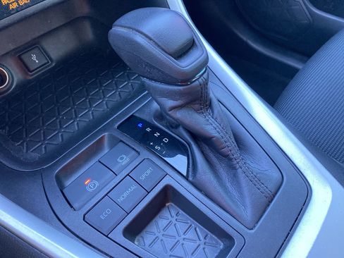 Certified 2022 Toyota RAV4 LE image 23