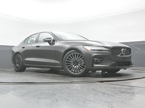 Used 2024 Volvo S60 B5 Plus AWD/4WD image 27
