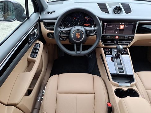 Used 2026 Porsche Macan AWD/4WD image 17