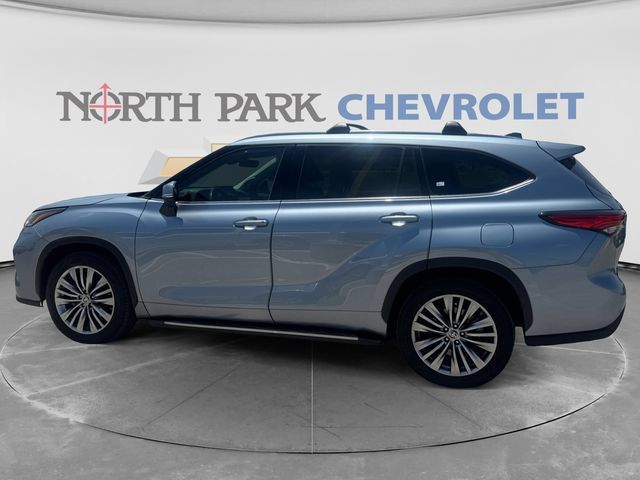 Used 2022 Toyota Highlander Platinum FWD image 6