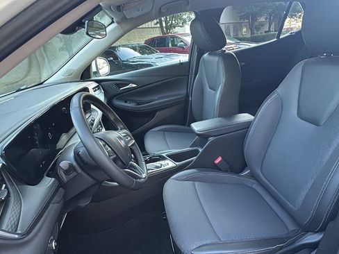 Used 2025 Buick Encore GX Preferred AWD/4WD image 10