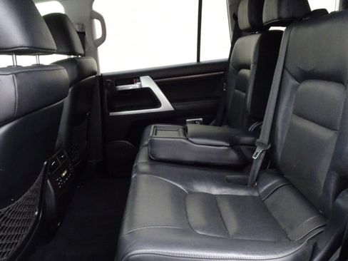 Used 2018 Toyota Land Cruiser image 11