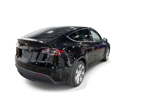Certified 2023 Tesla Model Y AWD image 6