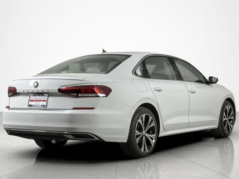 Used 2022 Volkswagen Passat 2.0T SE FWD image 5