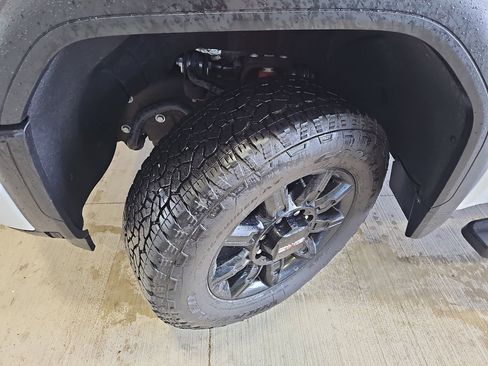 Certified 2026 GMC Sierra 2500 AT4 AWD/4WD image 37