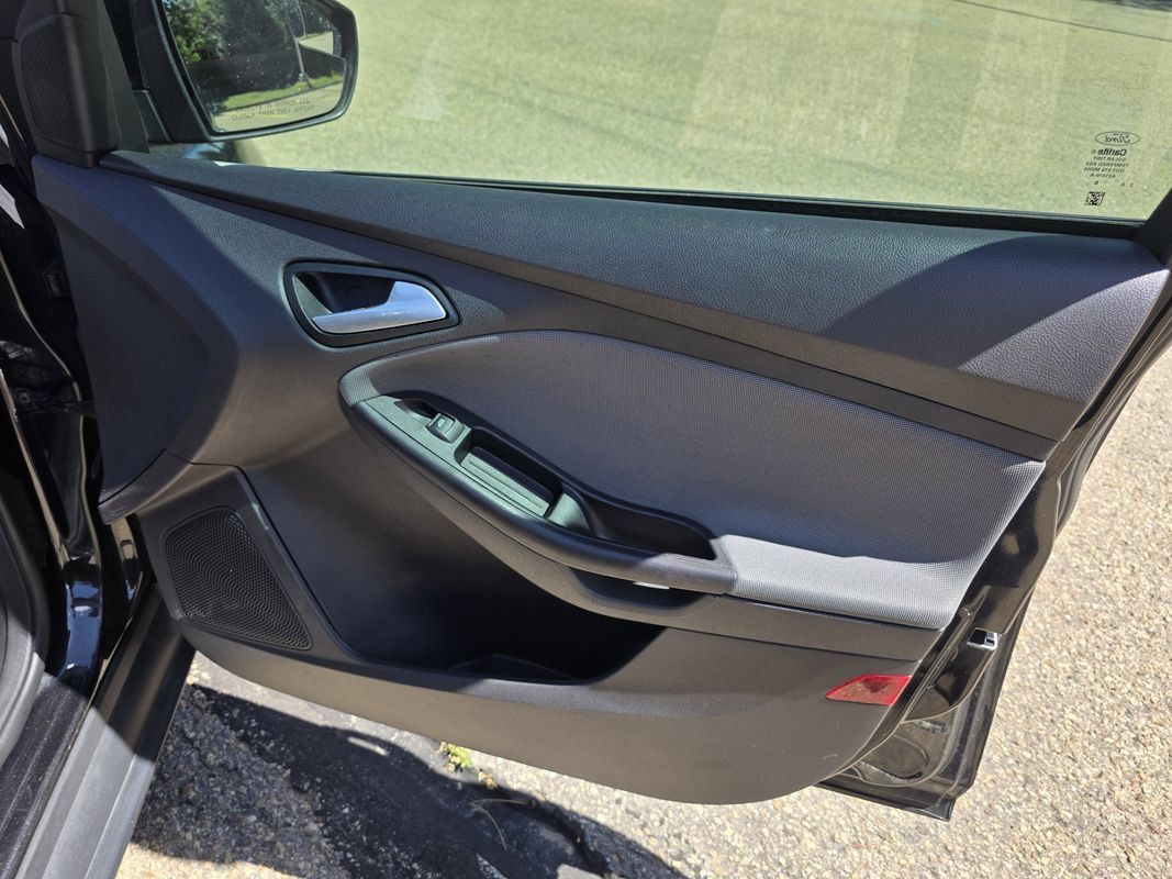 Used 2013 Ford Focus SE FWD image 18