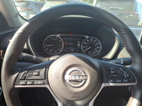 Certified 2025 Nissan Sentra SR image 17