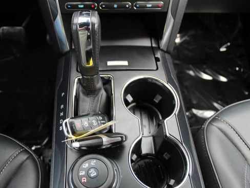 Used 2017 Ford Explorer Platinum image 23