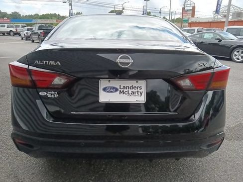 Used 2024 Nissan Altima 2.5 SV FWD image 4