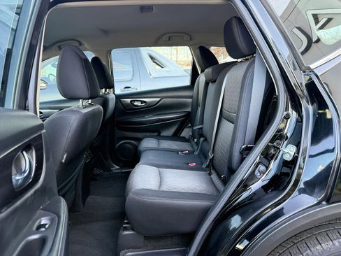Used 2018 Nissan Rogue S AWD/4WD image 25