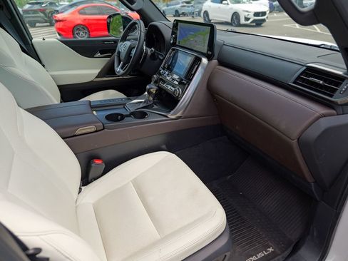 Used 2024 Lexus LX 600 4WD w/ Appearance Package image 38