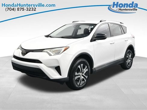 Used 2017 Toyota RAV4 LE FWD image 8