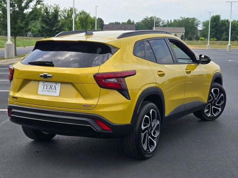 Used 2024 Chevrolet Trax RS w/ Sunroof Package image 11