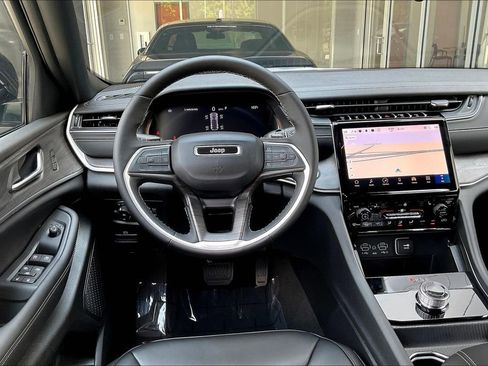 New 2025 Jeep Grand Cherokee Limited image 15