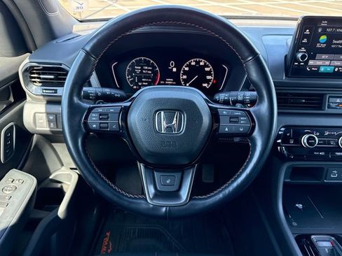 Used 2025 Honda Pilot TrailSport image 24