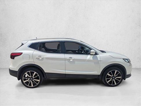 Used 2019 Nissan Rogue Sport SL w/ Premium Package FWD image 4