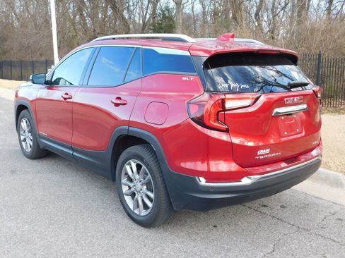 Used 2022 GMC Terrain SLT w/ Infotainment Package II image 3