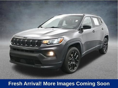 Used 2024 Jeep Compass Latitude AWD/4WD image 1