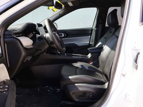 Used 2025 Jeep Compass Limited AWD/4WD image 8