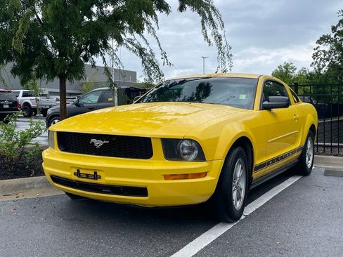 Used 2005 Ford Mustang Coupe RWD image 3