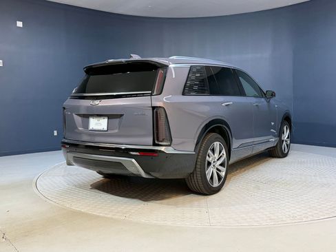 New 2026 Cadillac Vistiq Luxury w/ LPO, Floor Liner Package image 9