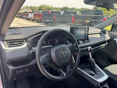 Used 2021 Toyota RAV4 LE AWD/4WD image 13