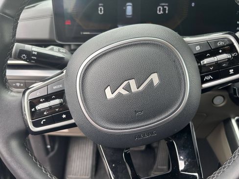 Used 2026 Kia Carnival FWD image 29