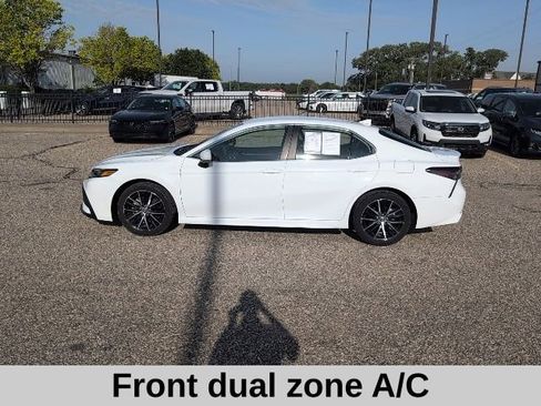 Used 2024 Toyota Camry SE FWD image 3