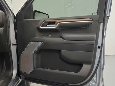 Used 2024 Chevrolet Silverado 1500 High Country w/ High Country Premium Package AWD/4WD image 34