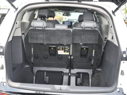 Used 2022 Toyota Sienna Limited FWD image 19