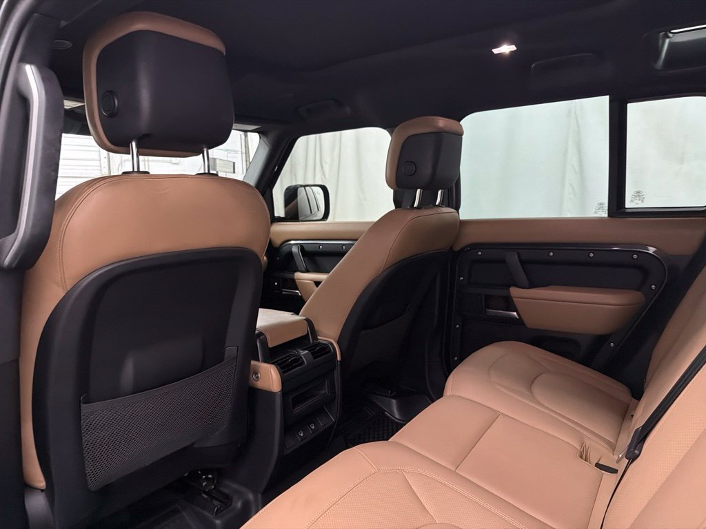 Used 2025 Land Rover Defender 110 X-Dynamic SE AWD/4WD image 22