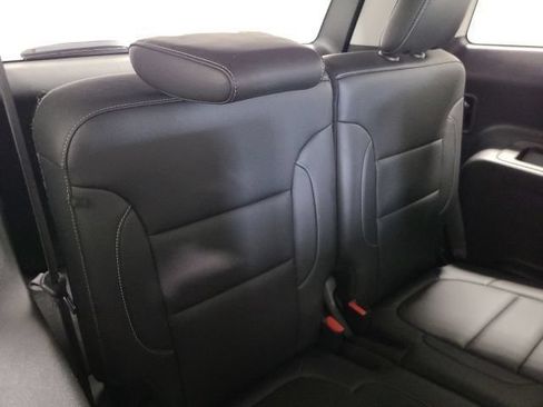 Used 2023 GMC Acadia SLT w/ Elevation Edition FWD image 15