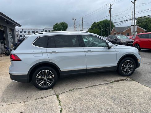 Used 2018 Volkswagen Tiguan SE AWD/4WD image 16