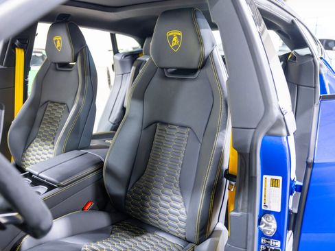 Used 2022 Lamborghini Urus image 37