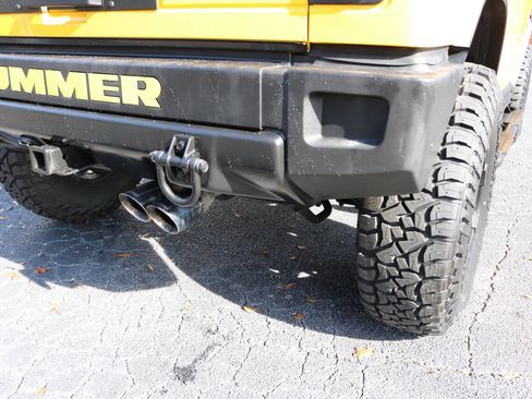 Used 2003 HUMMER H2 Base 4dr 4WD SUV w/ Preferred Equipment Group image 18
