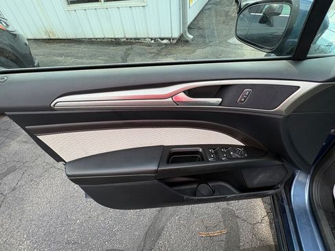 Used 2019 Ford Fusion SE w/ Equipment Group 151A FWD image 7