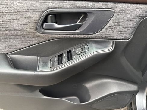 Used 2023 Nissan Rogue S image 17