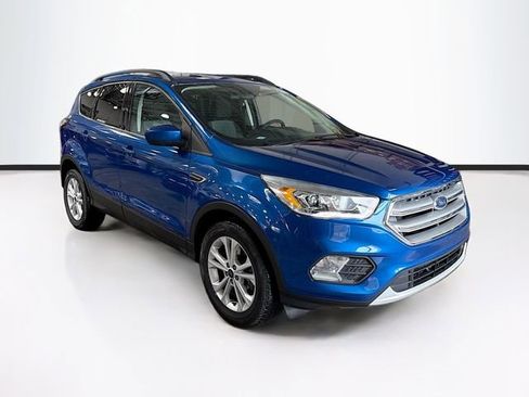 Used 2017 Ford Escape SE w/ Equipment Group 201A image 3