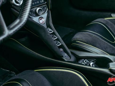 Used 2020 McLaren 720S Performance RWD image 12