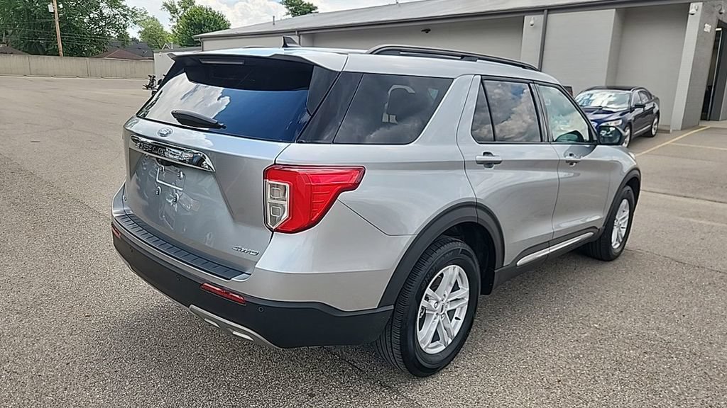 Used 2024 Ford Explorer XLT w/ Equipment Group 202A AWD/4WD image 2