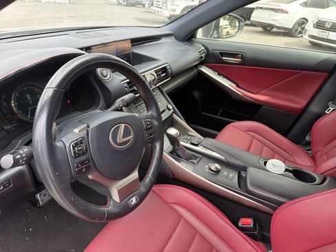 Used 2019 Lexus IS 300 F Sport w/ F Sport Package RWD image 9