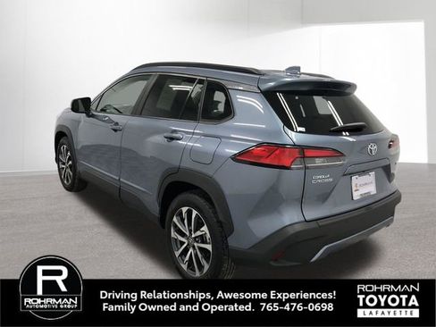 Used 2023 Toyota Corolla Cross XLE w/ Convenience Package image 5