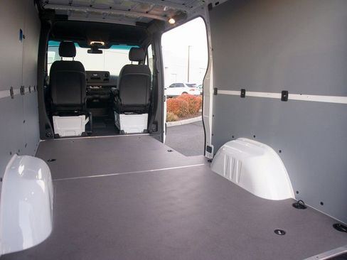 Used 2025 Mercedes-Benz Sprinter 2500 image 39