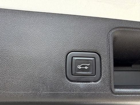 Used 2020 GMC Terrain Denali w/ Denali Premium Package FWD image 6